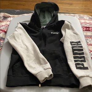 Boys 6/7 Puma black zip up hoodie